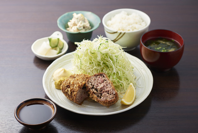 自家製ジャンボメンチカツ定食