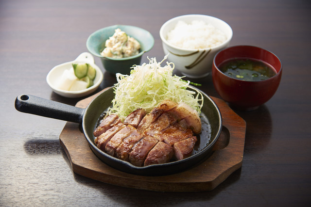 新座もち豚トンテキ定食